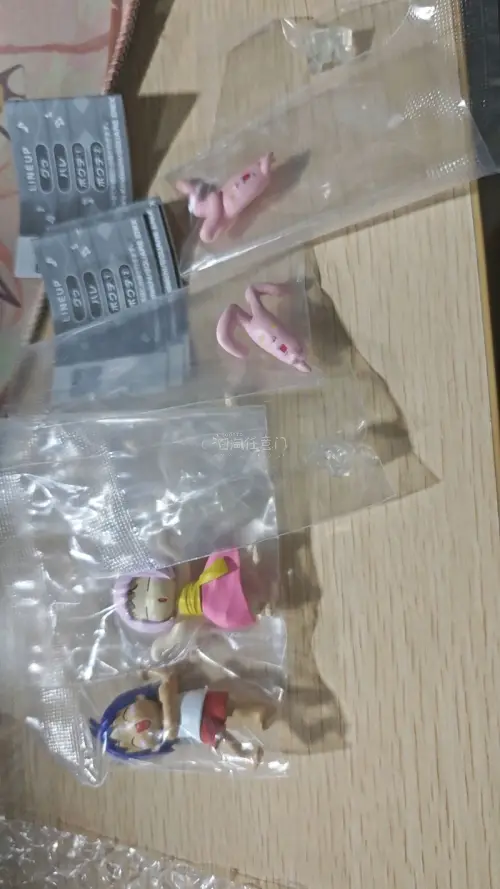 老婆喜欢这番，她在咸鱼看到这套扭蛋，可惜不全。还好煤炉上有一套全套的，果断拿下。结果她自己晒被朋友看到了，也想要……五一期间搜到一个，又是拿下