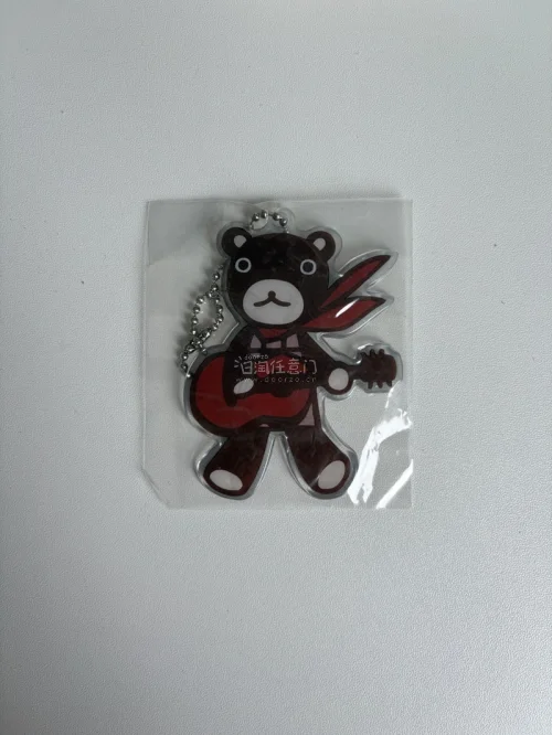 最喜欢写实的明信片了！嘻嘻希望能收集到明信片里面的撒谎精玩偶！熊的pvc挂件也很可爱！应该是绝版了！喜欢！