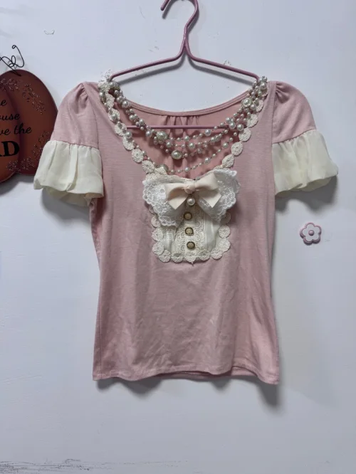 第一次在挖煤姬淘日牌衣服，整体很满意。
界面可选中文，翻译的很好，下单简单，款式多，能挖到很多小众古着和绝版款。可以合单发货，省运费，仓库打包仔细，衣服成色和描述一致。
物流超省心，仓库打包严实，合单方便，国际运输稳定，清关速度快，全程可查，到手衣服完好无损。
想买...