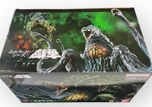 这款万代碧奥兰蒂软胶细节拉满，涂装还原植物怪兽的腐烂质感，体型压迫感强，与哥斯拉同框更显霸气，收藏价值十足。