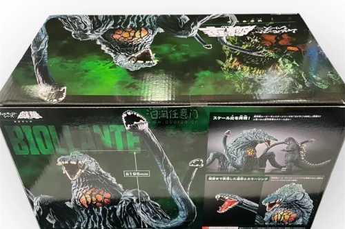 这款万代碧奥兰蒂软胶细节拉满，涂装还原植物怪兽的腐烂质感，体型压迫感强，与哥斯拉同框更显霸气，收藏价值十足。