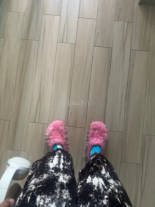 非常不错的裤子 发竹蜻蜓还免了税 可以的 总体来说非常OK的 不错不错 zara这个裤子国内很少 穿上简直太酷了！