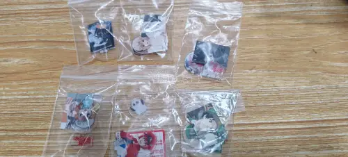 发货速度还是很快的，是直邮，从发货到收到大概20天，EMSyyds，包装非常好，书也没什么问题，其他的也没什么快递伤
