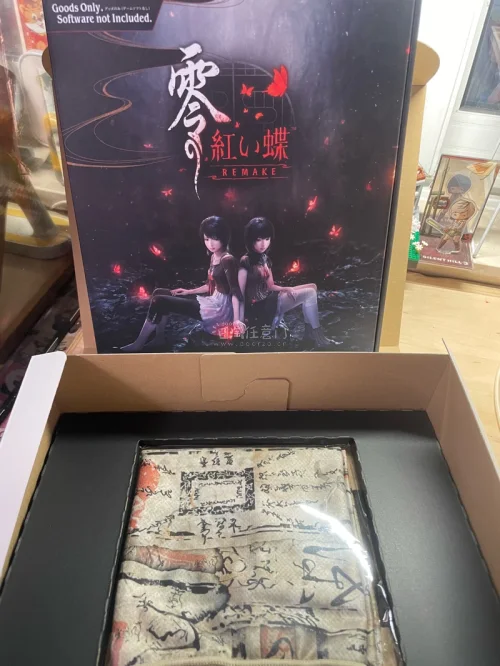 这单用的海运件，大概用了两周左右的时间就到了。在煤炉上买到了零红蝶重制版全新的典藏版，还有Wonder GOO一套特典，fans值得收藏起来