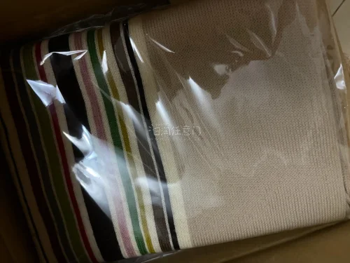 年前切的ps围巾终于运回来了，美丽，挖煤姬打包一如既往的好，epl大约两周，积分抵扣运费物美价廉，稳稳地幸福了
