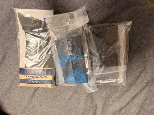 包装特别完好，选择EMS速度还是很快的，发货速度也不错，很适合第一次日淘的，面单也不需要自己填写，很方便