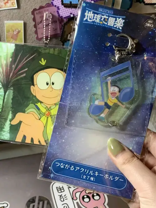这一箱依旧是走的EMS路线，从发货到收到只花了四天（正好去线下直接取了），真的超级快。这次合单发货也很神速。另外真的很好奇这个物流怎么能这么稳，其实所有产品基本上都是只套了信封寄过来的，但是没有什么大伤。特别可爱的小美nim——以及第一次淘彩妆，状态还不错！这个ca...