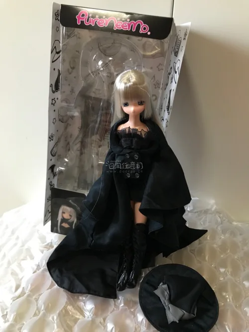 非常喜欢这一只魔女美亚， AZONE 出品的 “美亚”（Mia）娃娃——她是品牌旗下 EX CUTE 系列的经典角色，设定上是“美海”的姐姐，以温柔的形象著称