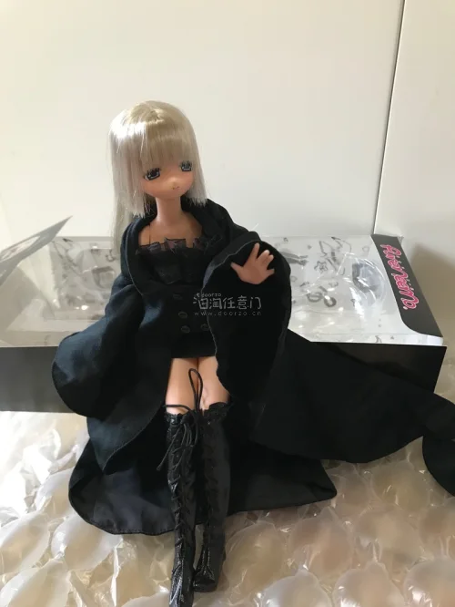 非常喜欢这一只魔女美亚， AZONE 出品的 “美亚”（Mia）娃娃——她是品牌旗下 EX CUTE 系列的经典角色，设定上是“美海”的姐姐，以温柔的形象著称
