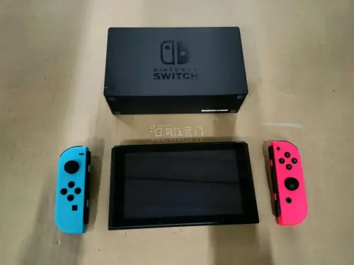 这次在挖煤姬淘Switch主机和多色Joy-Con体验超棒！平台对接日本煤炉和雅虎，二手选择丰富，价格比国内划算太多。入库前拍照能提前确认成色，全程不踩雷，物流透明又省心，到手的主机和手柄都很满意！代拍和客服服务也很贴心，新手也能轻松上手，以后日淘就认准挖煤姬啦~