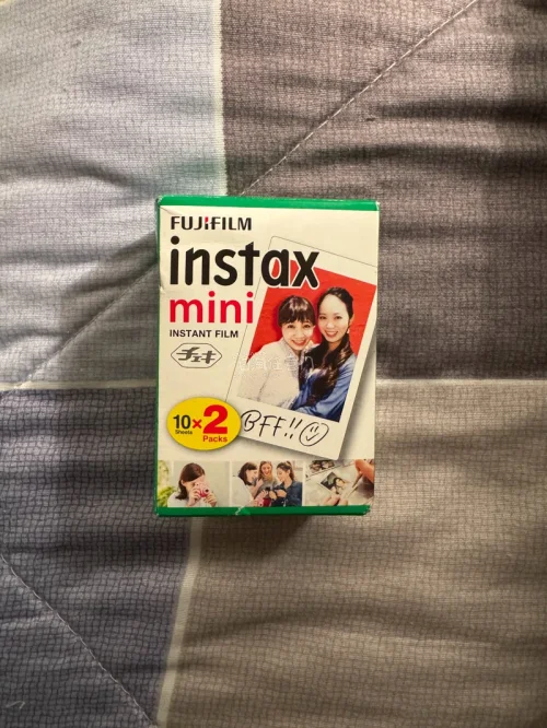 在任意门淘的软紫、白边、彩虹款相纸都完好到手！包装严实无压损，价格比国内划算，色彩还原超棒，出片质感绝了，海淘拍立得相纸闭眼冲～