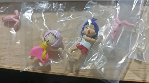 老婆喜欢这番，她在咸鱼看到这套扭蛋，可惜不全。还好煤炉上有一套全套的，果断拿下。结果她自己晒被朋友看到了，也想要……五一期间搜到一个，又是拿下