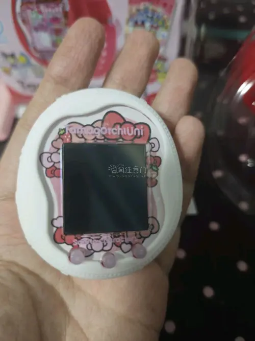 五月宅家的幸福感，是挖煤姬和拓麻歌子给的
终于在挖煤姬蹲到了心心念念的三丽鸥联名拓麻歌子uni！打开盒子的瞬间直接被萌化了，迫不及待的开玩，比起?上价格实惠好多！
不得不说挖煤姬的体验感真的超棒！日淘任意门操作简单，下单后全程都能看到物流进度，包装严实又贴心，到手的...