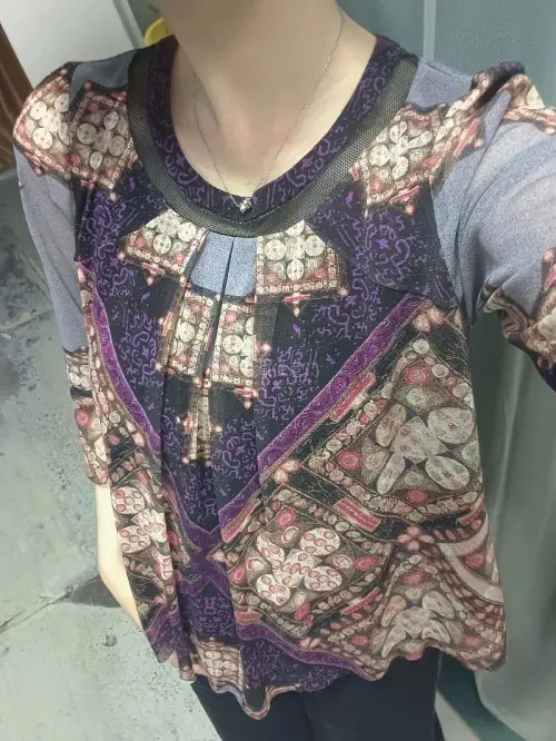 超级美的谭燕玉啊，tam女士真的是神来的。收到成色很新，没有看到什么瑕疵，樱花妹包装的很好。ems也是很快