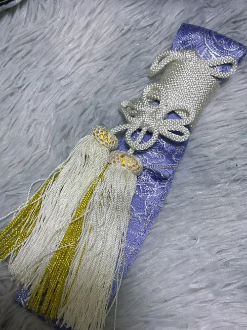 挖煤姬和服草履鞋帽子御守到货嘿嘿

和服草履作为和服穿搭里必不可少的搭配单品，它的版型做得特别正统。鞋面用料细腻扎实，传统的鼻绪设计软硬恰到好处，就算是第一次穿，也完全不会磨脚、勒脚。鞋底厚薄适中，还带有防滑设计，不管是出门逛街、外出打卡拍照，长时间走路也不会觉得累...