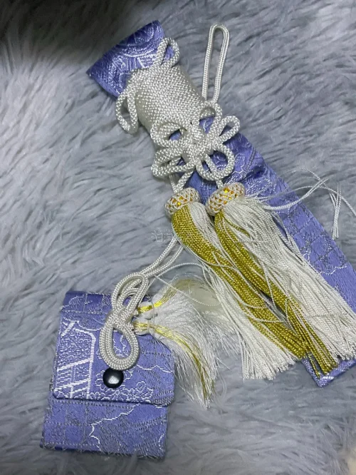 挖煤姬和服草履鞋帽子御守到货嘿嘿

和服草履作为和服穿搭里必不可少的搭配单品，它的版型做得特别正统。鞋面用料细腻扎实，传统的鼻绪设计软硬恰到好处，就算是第一次穿，也完全不会磨脚、勒脚。鞋底厚薄适中，还带有防滑设计，不管是出门逛街、外出打卡拍照，长时间走路也不会觉得累...