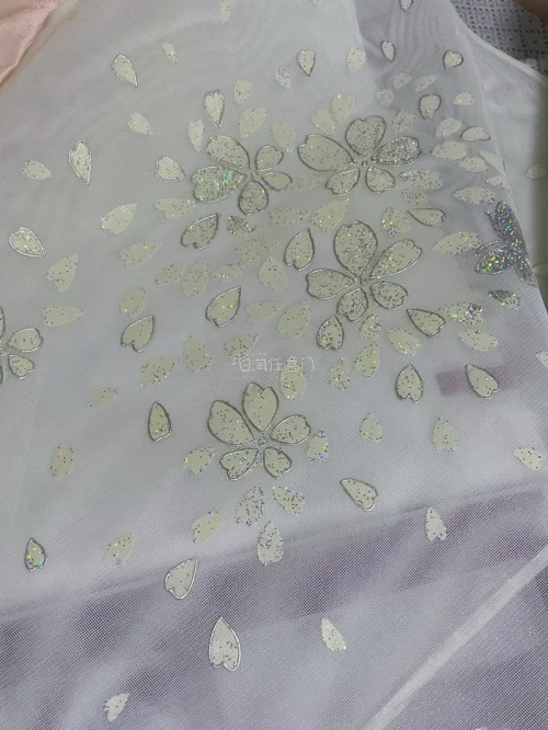 挖煤姬和服草履鞋帽子御守到货嘿嘿

和服草履作为和服穿搭里必不可少的搭配单品，它的版型做得特别正统。鞋面用料细腻扎实，传统的鼻绪设计软硬恰到好处，就算是第一次穿，也完全不会磨脚、勒脚。鞋底厚薄适中，还带有防滑设计，不管是出门逛街、外出打卡拍照，长时间走路也不会觉得累...
