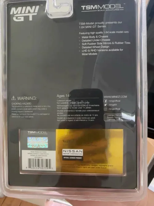 
必须夸夸这次日淘的MINI GT！R32的电镀金色漆面质感超顶，VeilSide的改装细节也做得特别到位，尾翼、轮毂都和原厂设定一模一样。物流包装都很靠谱，到手状态完美，同好们闭眼冲！