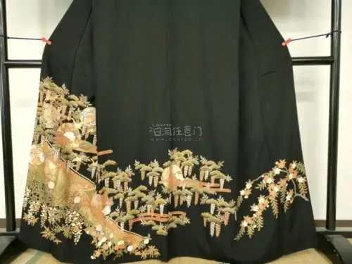 在挖煤姬下单的新一批海淘正绢又到啦
都是漂亮的布料，满满的全是漂亮的金彩，太华丽了，非常适合改成娃衣，品相都很好，布料精美，购物体验非常满意
购物体验超级好，一次切了很多件正绢和服，收到挖煤姬的包裹后，想夸一夸！包装特别用心，里外气泡膜裹得严严实实，拆开一看商品完好...