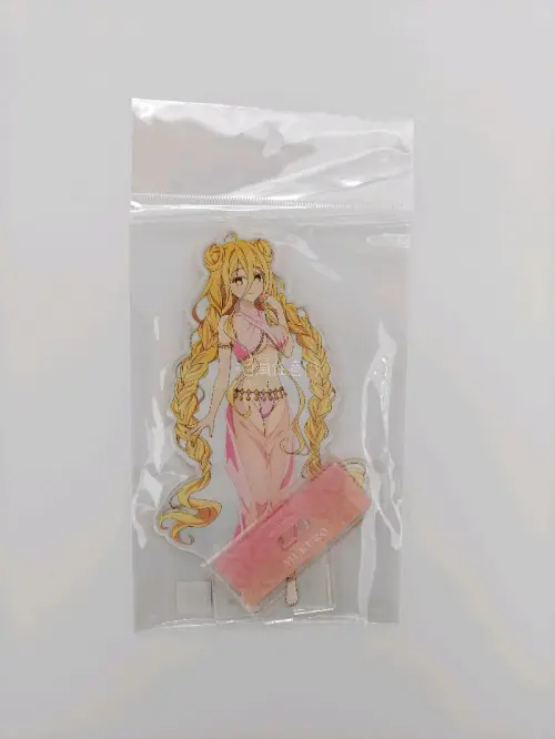 周边实物超出预期，印刷清晰色彩饱满，人物还原度超高，做工精致无毛刺。包装严实防护到位，没有磕碰瑕疵，质感很棒，摆放在桌面氛围感拉满，二次元爱好者值得入手！
