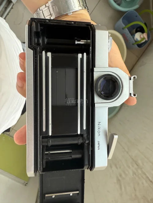 上半年在挖煤姬下单了许多商品，这次的尼康马特是「上半年最满意的一单」，成色比预想中好太多，机身、快门、测光都状态在线，价格也特别香！平台全程物流透明、包装稳妥无磕碰，体验感拉满，这绝对是我上半年最满意的一单！