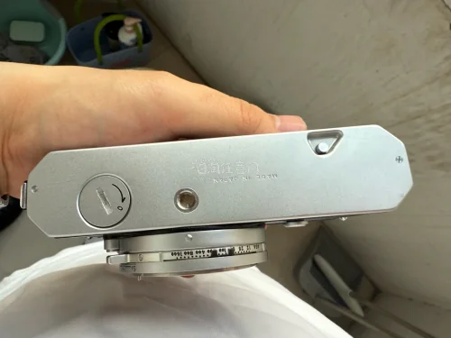 上半年在挖煤姬下单了许多商品，这次的尼康马特是「上半年最满意的一单」，成色比预想中好太多，机身、快门、测光都状态在线，价格也特别香！平台全程物流透明、包装稳妥无磕碰，体验感拉满，这绝对是我上半年最满意的一单！