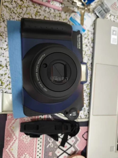 在挖煤姬入手的富士wide100拍立得非常满意！包装防护做得很到位，机器成色超出预期，外观干净无明显磨损，各项功能测试正常，快门、出片都很顺畅，成像效果稳定清晰。物流时效靠谱，客服答疑也很及时，全程购物省心安心，性价比很高，非常推荐大家入手！