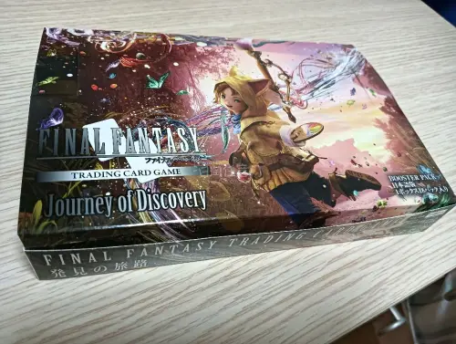 是谁又在不死心的抱盒tcg卡片原来是我。这次又是选择了竹蜻蜓，速度真的很快，便宜又迅速，从审核发货到清关简直是飞速，很快就美美到手还拆出了稀有卡！包装超级严实完全没有损毁盒子还能继续用的程度……真的超结实。