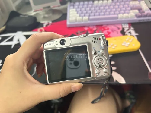 第一次淘害怕被税，结果完美通过，而且快递也很快，epl空运，我看商品是有写有些污渍的和没有确认能不能用，结果到手一看超级新，而且我放好电池就能用了，超级幸运的，我会继续使用的，然后我没有要包装什么的，其实也包的非常好的，里面泡沫一层一层非常多

  