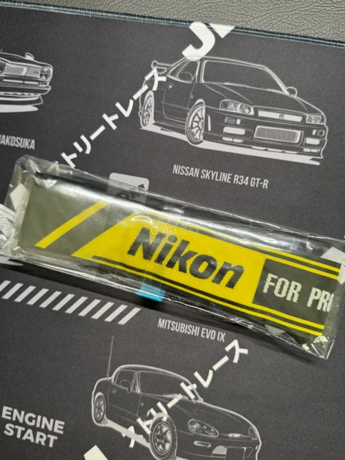 在挖煤姬上买到了非常经典的尼康F4以及给尼康F2前期版用的50mm f1.4白嘴镜头.另外还有两条限量版的肩带，一条是艺术家系列里的大理石纹，一条是初代NPS的模板～F90X的限定款肩带.成色都非常满意