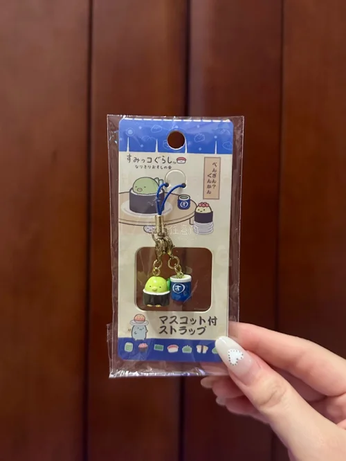 商品质量超出预期，做工精细用料实在，版型合身没有瑕疵。物流发货迅速，包装严实完好。客服耐心贴心，回复及时，性价比很高，值得回购，推荐入手！