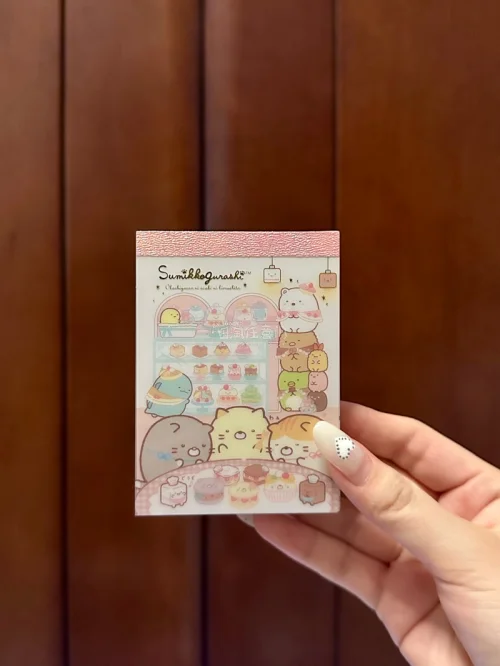 商品质量超出预期，做工精细用料实在，版型合身没有瑕疵。物流发货迅速，包装严实完好。客服耐心贴心，回复及时，性价比很高，值得回购，推荐入手！