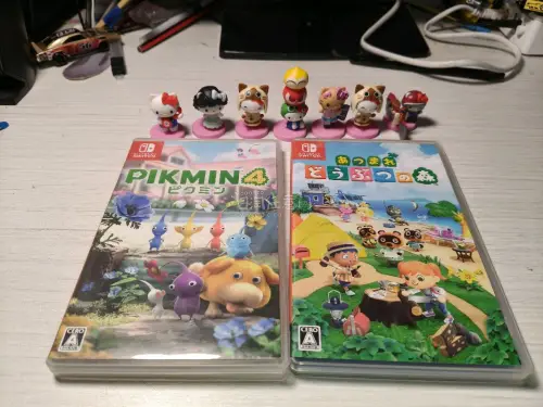 挖煤姬海淘安全下车，成功入手两款Switch日版游戏✨
动森休闲治愈，在无人岛建房钓鱼、和小动物相伴，慢节奏玩法解压满分；皮克敏4萌趣解谜，各色小精灵搭配狗狗伙伴，闯关轻松有趣。
包裹打包严实，卡带盒完好无损，品相超出预期。价格划算，比国内入手实惠。配上可爱手办摆拍...