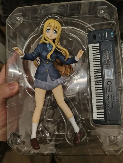 这次买了轻音少女的琴吹紬手办 很好看的一款乐器手办 很还原而且本体好可以。用的竹蜻蜓路线 用时2周多 很快就到了而且没有损坏 包装的很好