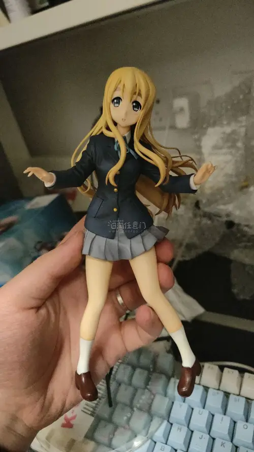 这次买的是轻音少女琴吹紬手办还有一个mygo的素世手办 很好价拿下走的竹蜻蜓路线 运费很便宜而且包装很好没有损坏 