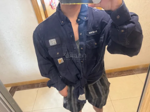 这次在挖煤姬的日拍上淘到了这一款卡哈特的法工蓝衬衫。整个快递时效大概在10天左右。物流很快速打包的也没有有问题。