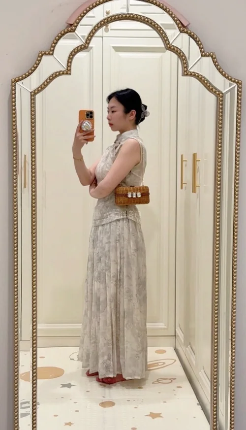 因为特别喜欢capaf的藤编包，但是中国大陆并没有售卖，以前都会闲鱼上淘，现在学会了自己切煤淘啦，特别精致的小包，包装也很好，没有任何磕碰