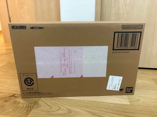 从日本海淘到手超顺利，包装是万代原装运输外箱，箱体完好无磕碰压损，纸箱严实防护到位。这款MB神高达+风云再起套装品相全新未拆封，和商品描述完全一致。物流时效靠谱，品相完美没有中奖，魂限产品品相能保持这么好很惊喜，整体购物体验很棒，后续还会继续回购。