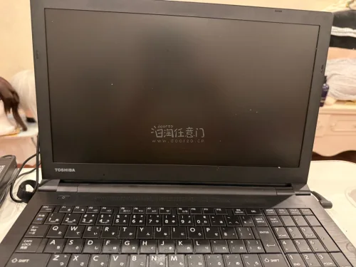 对比多款机型最终入手东芝笔记本，用了几个月过来好评！整机镁合金用料扎实，机身抗造耐磨，做工细节细腻，开合阻尼适中很有质感。性能配置够用，日常做表格、写文案、线上会议全程流畅，轻度修图也毫无压力。短途出差脱离电源完全够用。自研散热调校出色，满载风扇噪音很小，长时间开机...