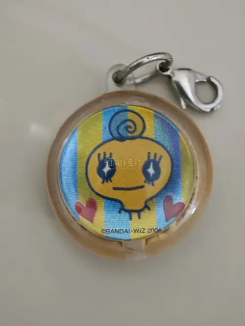 海淘了一个万代电子徽章，在骏河屋切的，包装严实际，没有损伤，还切了个拓麻歌子的挂件，挖煤姬海淘方便，可选择商品多