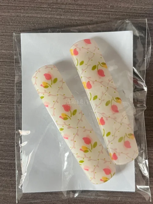 很漂亮的碎花发夹，挖煤姬帮助我很方便地得到了他们，我很喜欢，并且包装很好没有收到破损，很方便的购物软件。