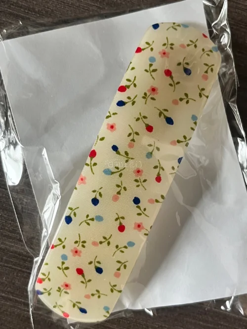 很漂亮的碎花发夹，挖煤姬帮助我很方便地得到了他们，我很喜欢，并且包装很好没有收到破损，很方便的购物软件。