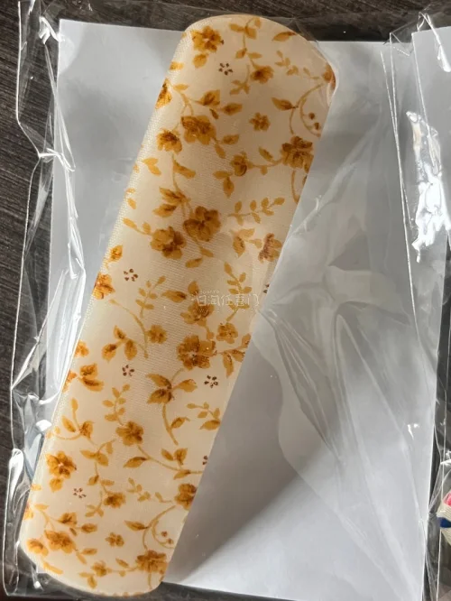 很漂亮的碎花发夹，挖煤姬帮助我很方便地得到了他们，我很喜欢，并且包装很好没有收到破损，很方便的购物软件。