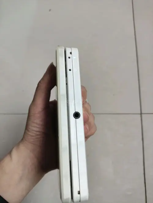 本次使用挖煤姬购买了3ds挖煤姬物品包装完好无破损，选择了空运，物流速度也很快。3ds品质也挺好的开机是白屏，十分具有可玩性。
