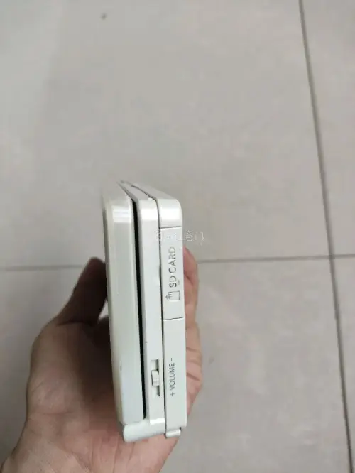 本次使用挖煤姬购买了3ds挖煤姬物品包装完好无破损，选择了空运，物流速度也很快。3ds品质也挺好的开机是白屏，十分具有可玩性。