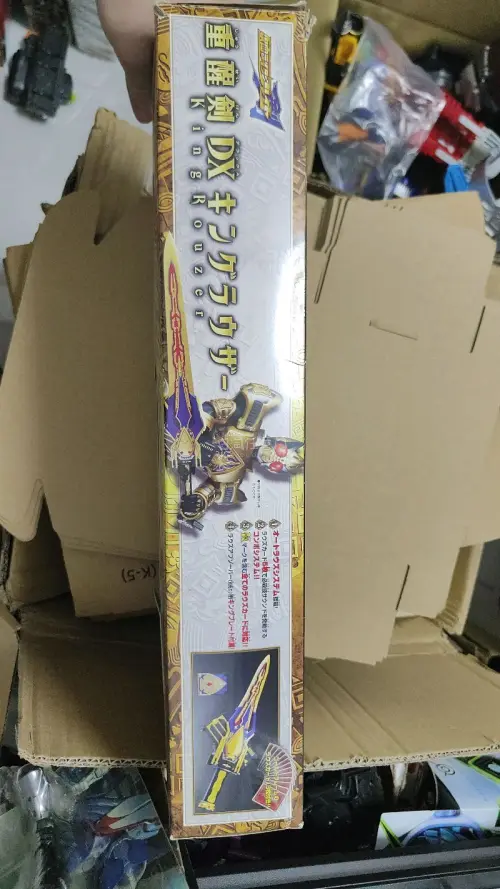 今天也是在挖煤姬的雅虎拍卖板块好价捡漏到了假面骑士剑最终形态的武器重醒剑，国内五六百的东西，到手300多就拿下了，感谢挖煤姬