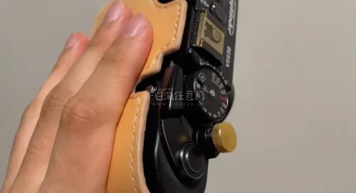 福伦达bessa R3A，拥有和徕卡M3同款的1:1取景器，由cosina以福伦达品牌进行生产售卖，拥有极其先进的测光系统，提供高达1/1000的快门速度以及A档（光圈优先）测光。