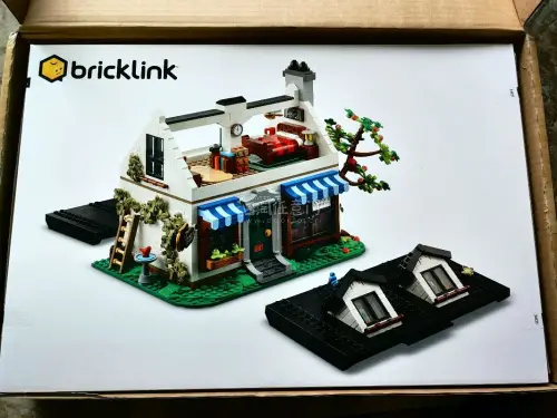 这次在二手市场买下了一套全新未拆封的bricklink，在国内难以买到，经过一段时间运回了来，连原箱都在，非常不错