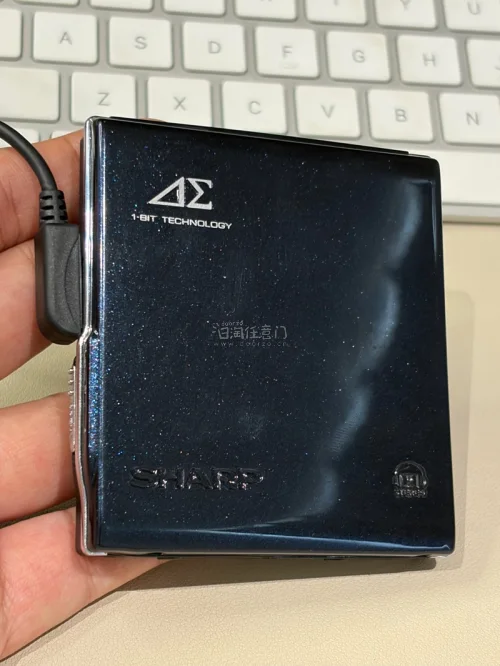 邮政一如即往也非常快，打包很给力，到货后看的出包装很用心。淘到的宝贝成色很不错。爱不释手，又可以把玩一番。