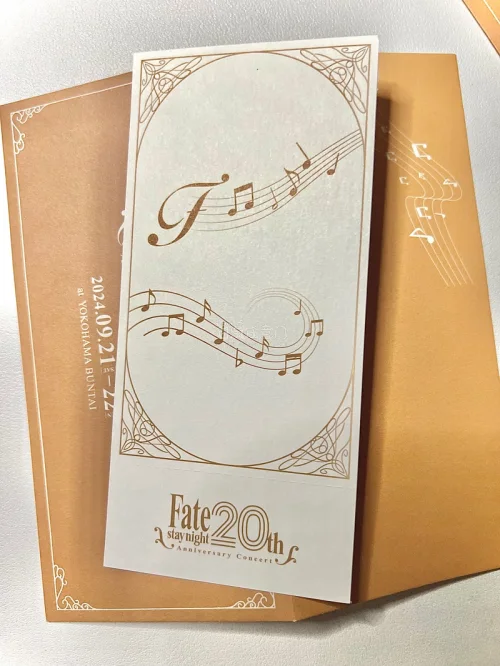 感谢挖煤姬感谢竹蜻蜓～好开心！去不成音乐会现场但是门票特典被我切到啦～总共有两天的两版我全都收到了！！